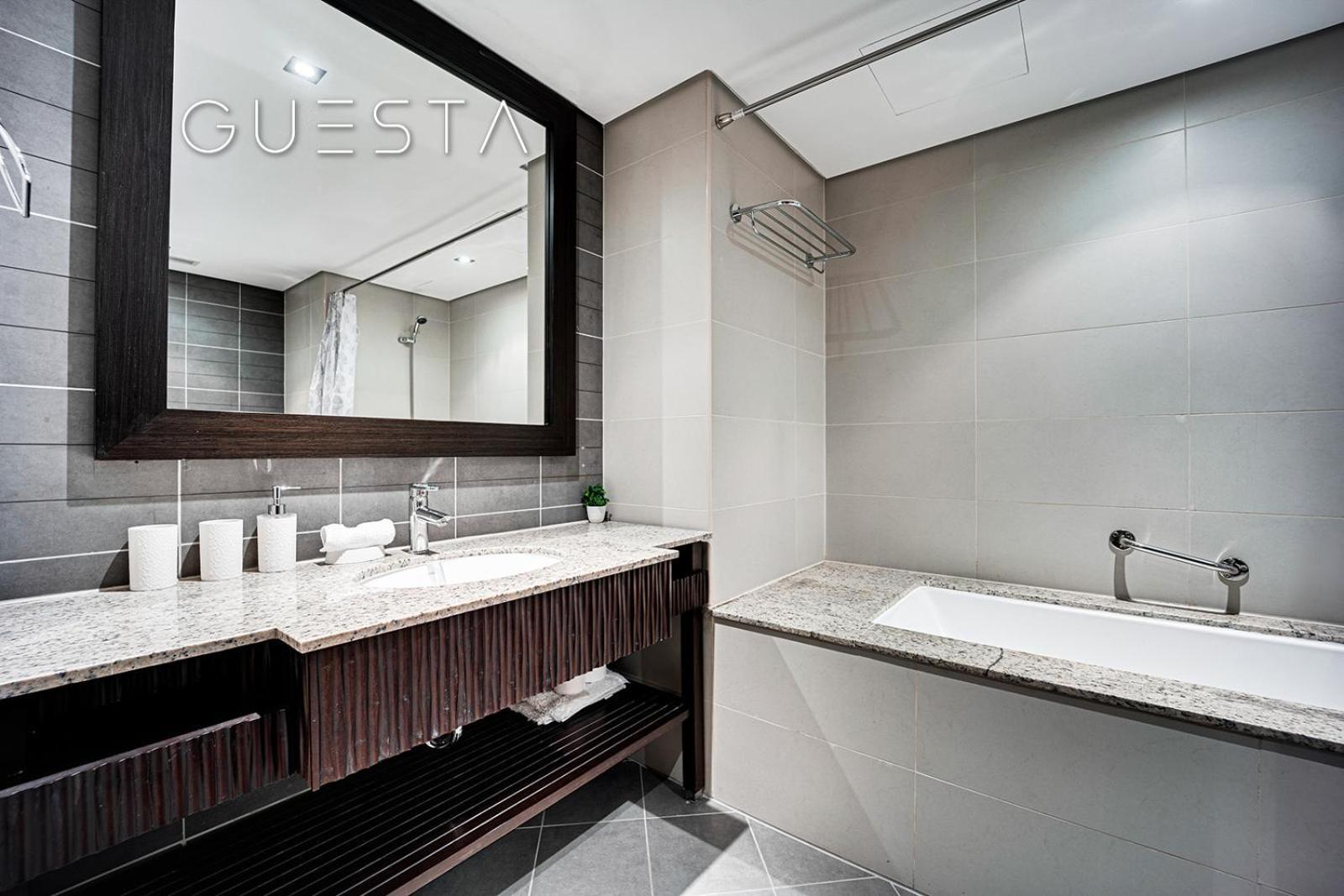 Royal Amwaj Apartments, Palm Jumeirah, Free Beach And Pool Access Dubai Buitenkant foto